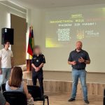 Фото на якому зображено представника РДА і спеціаліста з кібербезпеки.