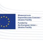 Зображено прапор Європейського Союзу, поруч текст: "Фінансується Європейським Союзом - Ukraine Facility". Нижче текст продубльовано англійською мовою.