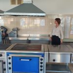 Фото представників РДА та керівництва школи під час огляду харчоблоку.