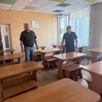 Фото представників РДА під час огляду харчоблоку.
