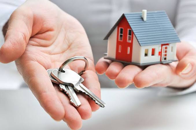 Картинка макету будинку і ключів.
