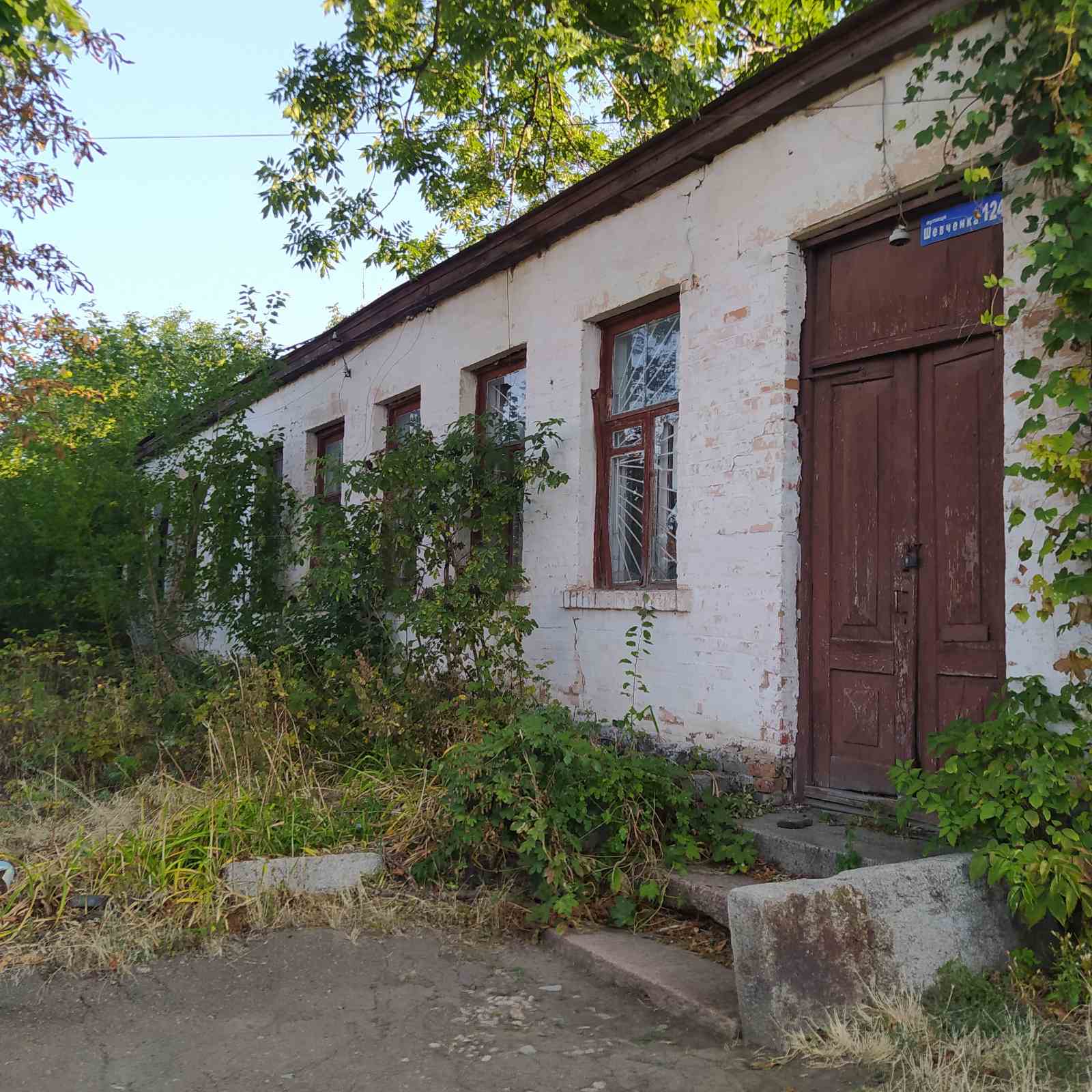 Фото адміністративної будівлі